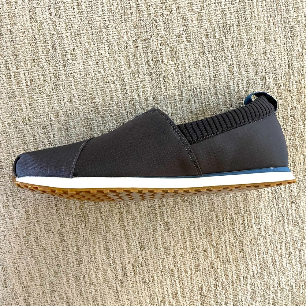 Toms Resident women’s shoes, size 10.